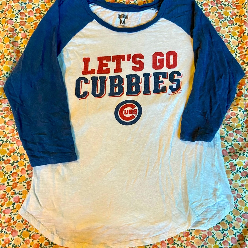 American Eagle / Tailgate Brand Chicago Cubs ❤️💙⚾️ Shirt